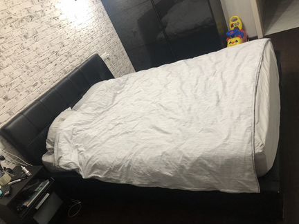 Кровать двухспальная с матрасом