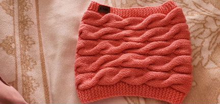 Шапка с натуральным помпономи снуд