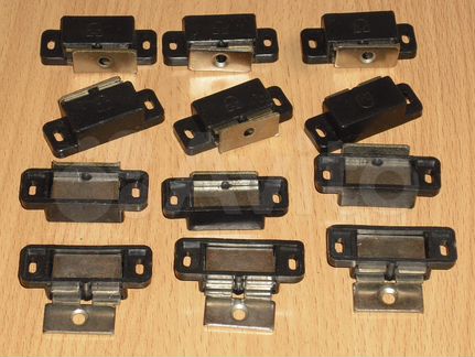 Защелка магнитная мебельная чёрная