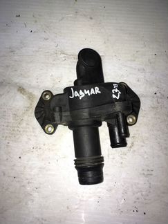 Тройник системы охлаждения Jaguar, 2.7D 276DT