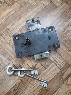 Дверной замок гаражный