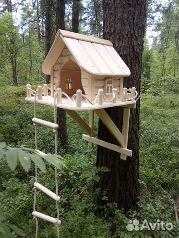 Кормушка-домик для белок и птиц