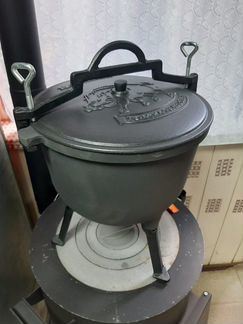 Чугунный казан 10 л - скороварка на ножках