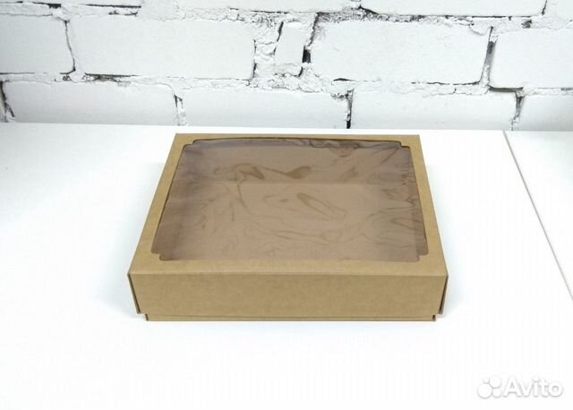 Коробка с окном для подарков 29*23,5*6 см