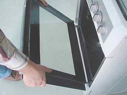 Стекло для духовки. Как разобрать дверцу плиты. Газовая плита гефест дверца духовки. Сборка дверцы духовки бош. Как разобрать дверцу плиты.