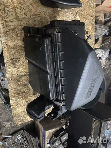 Корпус воздушного фильтра mitsubishi carisma