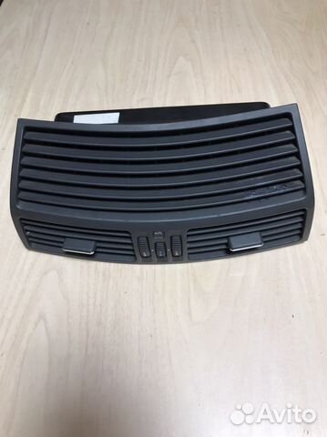 Дефлектор воздушный центральный Mercedes W220