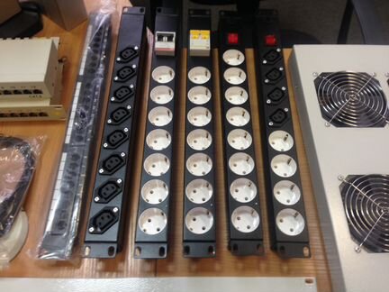 Блок на 8 розеток в стойку 19