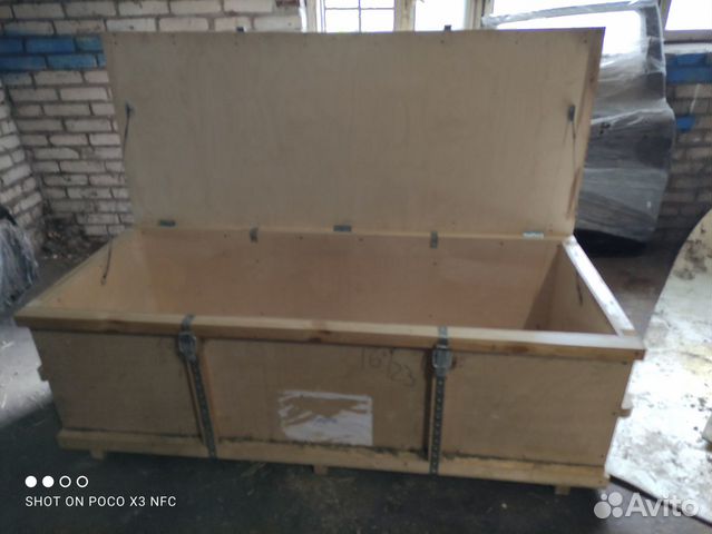 Деревянный ящик большой и мощный