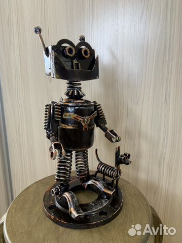 Робот из металла