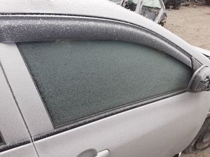 Стекло дверей Toyota Corolla