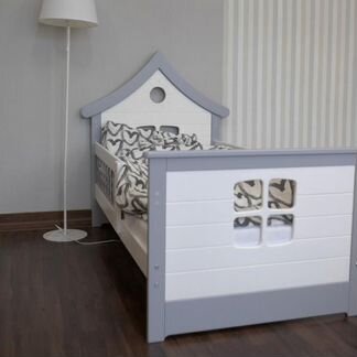 Кровать домик