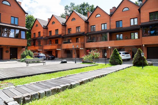 Таунхаус 223,4 м² на участке 1,5 сот.