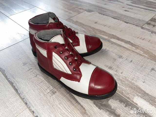 Красивые кожаные ботинки