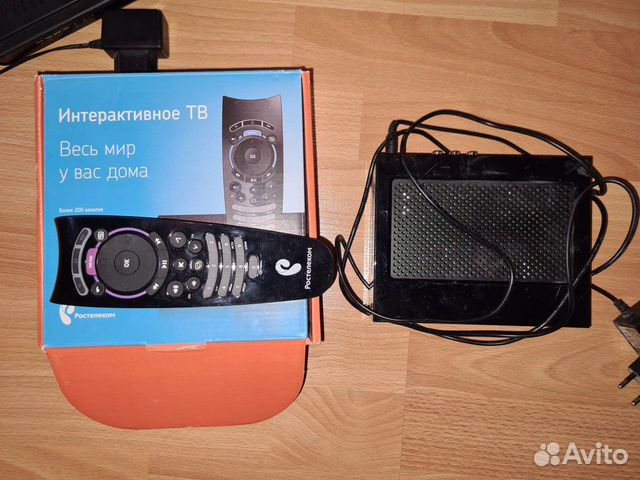 Цифровая тв приставка и роутер