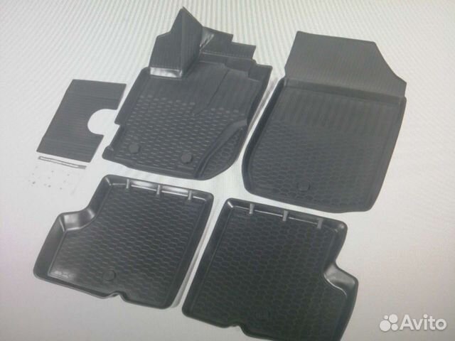 Продам коврики резиновые на Рено Каптур