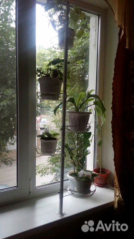 Распор в оконный проем для цветов