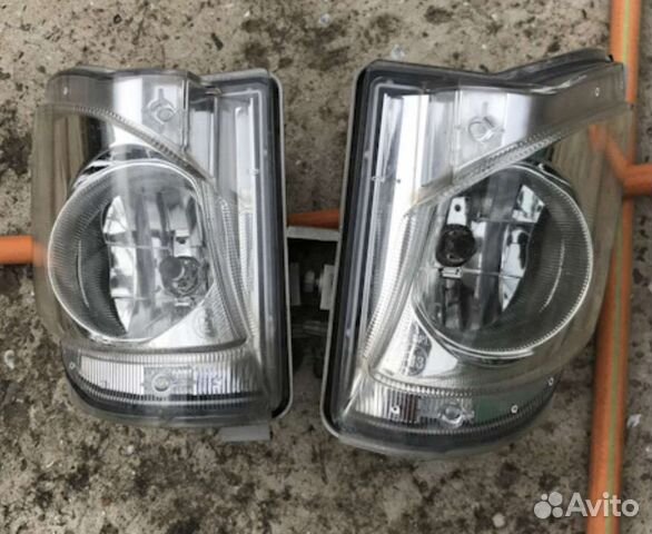 Левая передняя противотуманная фара на lexus IS