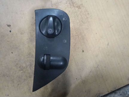 Блок включения света фар Volkswagen Polo Classic