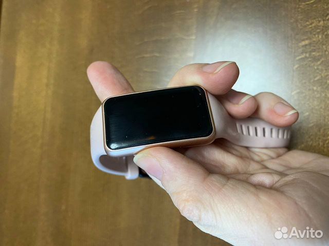 Фитнес браслет huawei band 6 + наклейки на дисплей