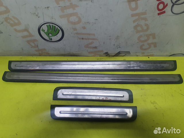 Накладки на внутренние пороги б.у Nissan Primera