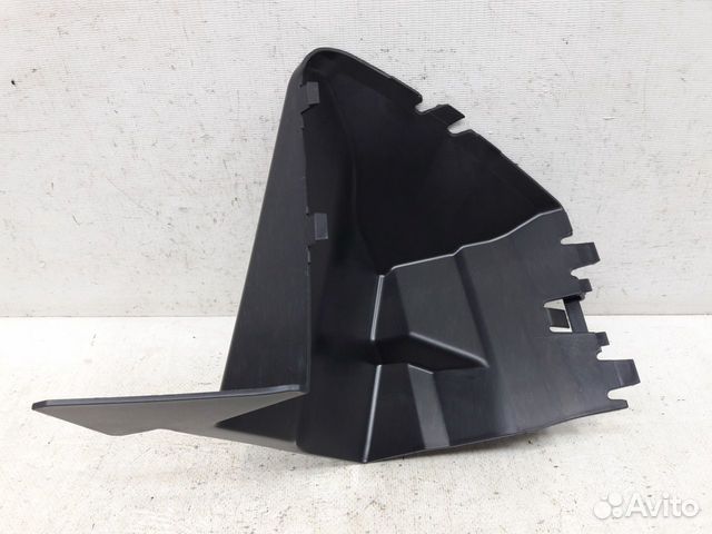 Дефлектор радиатора правый Renault Duster 2010