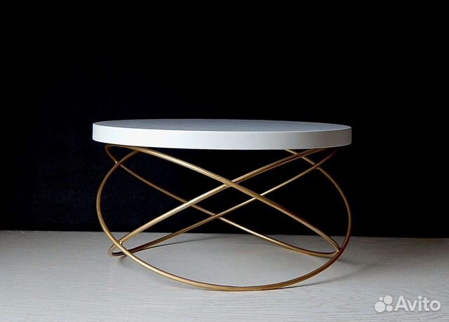 Тортовница с металлическим основанием