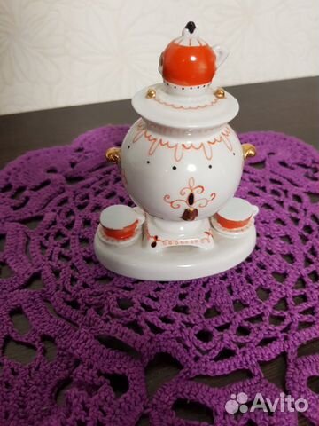 Фарфор. Самовар с чайником и чашками