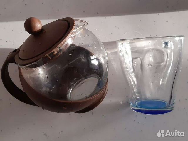 Чайник и чашка