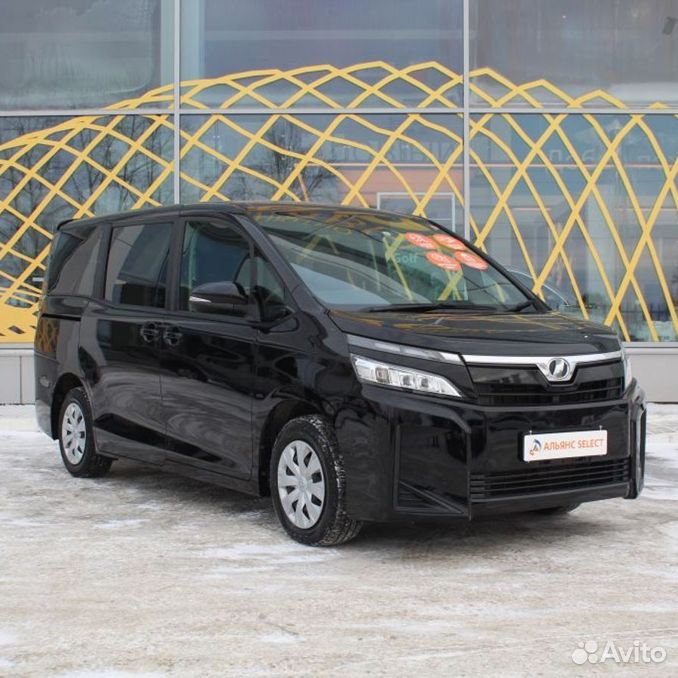 Авито автомобиль с пробегом йошкар оле. Toyota Voxy 2018. Тойота Эсквайр,минивэн. Toyota Esquire 2015. Тойота Эсквайр 1.8 гибрид.