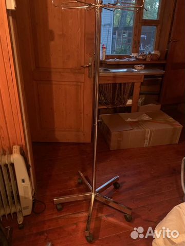 Вешалка напольная для одежды мобильная на колесах