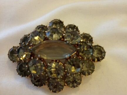 Брошь чешская