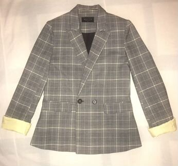 Пиджак в клетку mohito