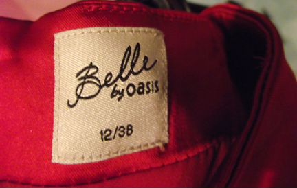 Платье вечернее атласное алого цвета