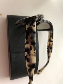 Очки Prada