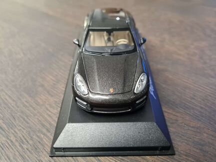 Porsche panamera turbo S 1:43 Minichamps