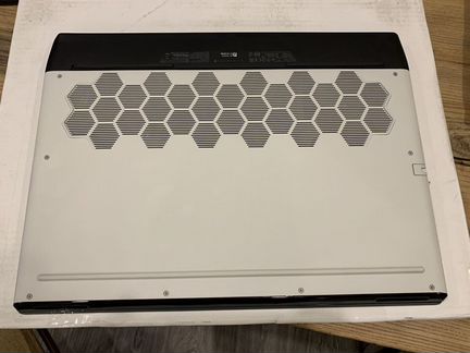 Alienware m17 R2 (i7-9750H/16GB/RTX 2070)