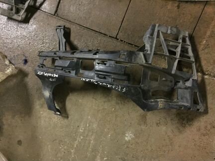 Кранштейн бампера Mercedes E-class w211 Rh