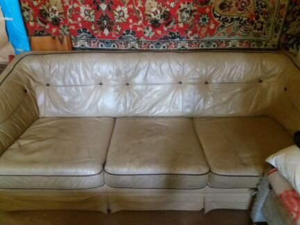 Кожаный диван