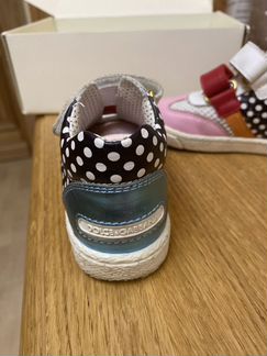 Кроссовки детские