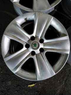 Диски бу оригинал R17 LU на Skoda