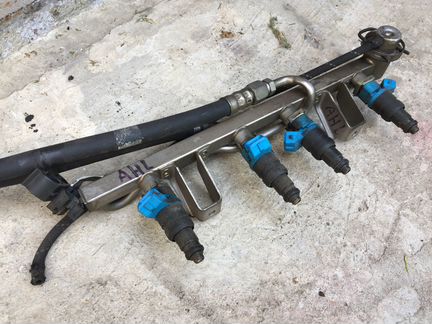 Топливная рейка рампа 1.6 06B133317A VW Passat B5