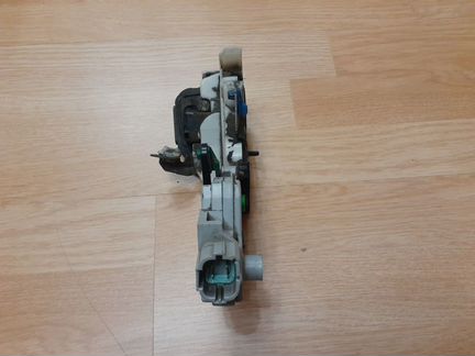 Замок задней правой двери Ниссан Альмера Н16