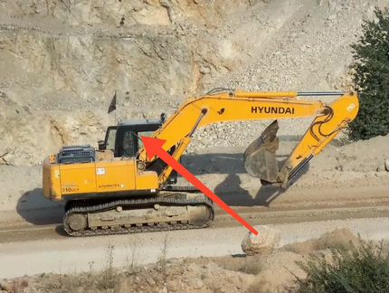 Стекло правое возле стрелы для Hyundai 210-7