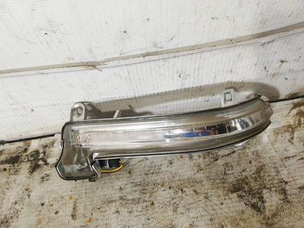 Поворотник в зеркало передний левый Bmw 1-Series