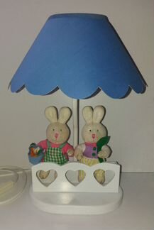 Настольная лампа в комплекте с игрушками в детскую