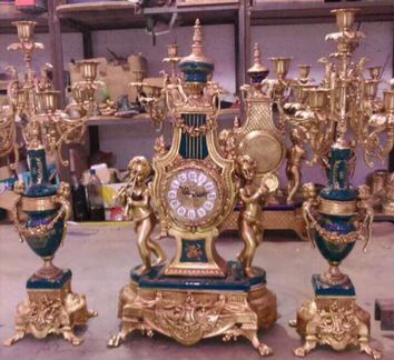 Часы с канделябрами