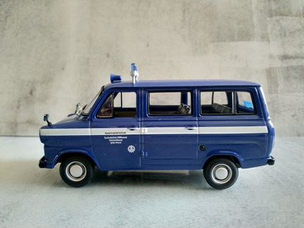 Minichamps ford transit - BUS - 1971 - THW KLN