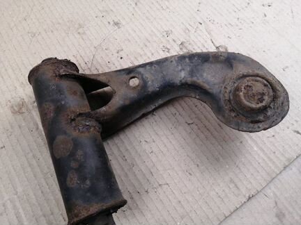 Рычаг поперечный передний левый верхний
