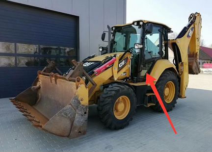 Стекло дверное левое на Cat 428,432,444